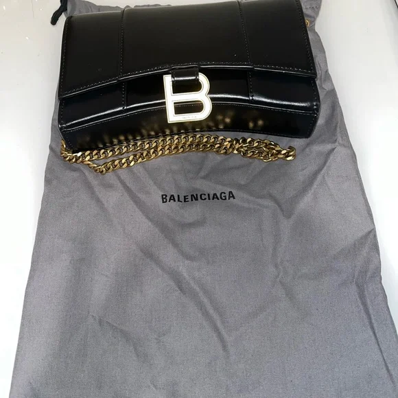 Balenciaga Hourglass Wallet on Chain! - Picture 3 of 9